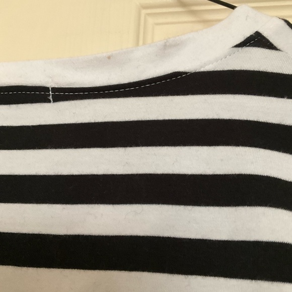 V-Neck Black & White Striped T Shirt, Medium, French Style - Picture 6 of 8
